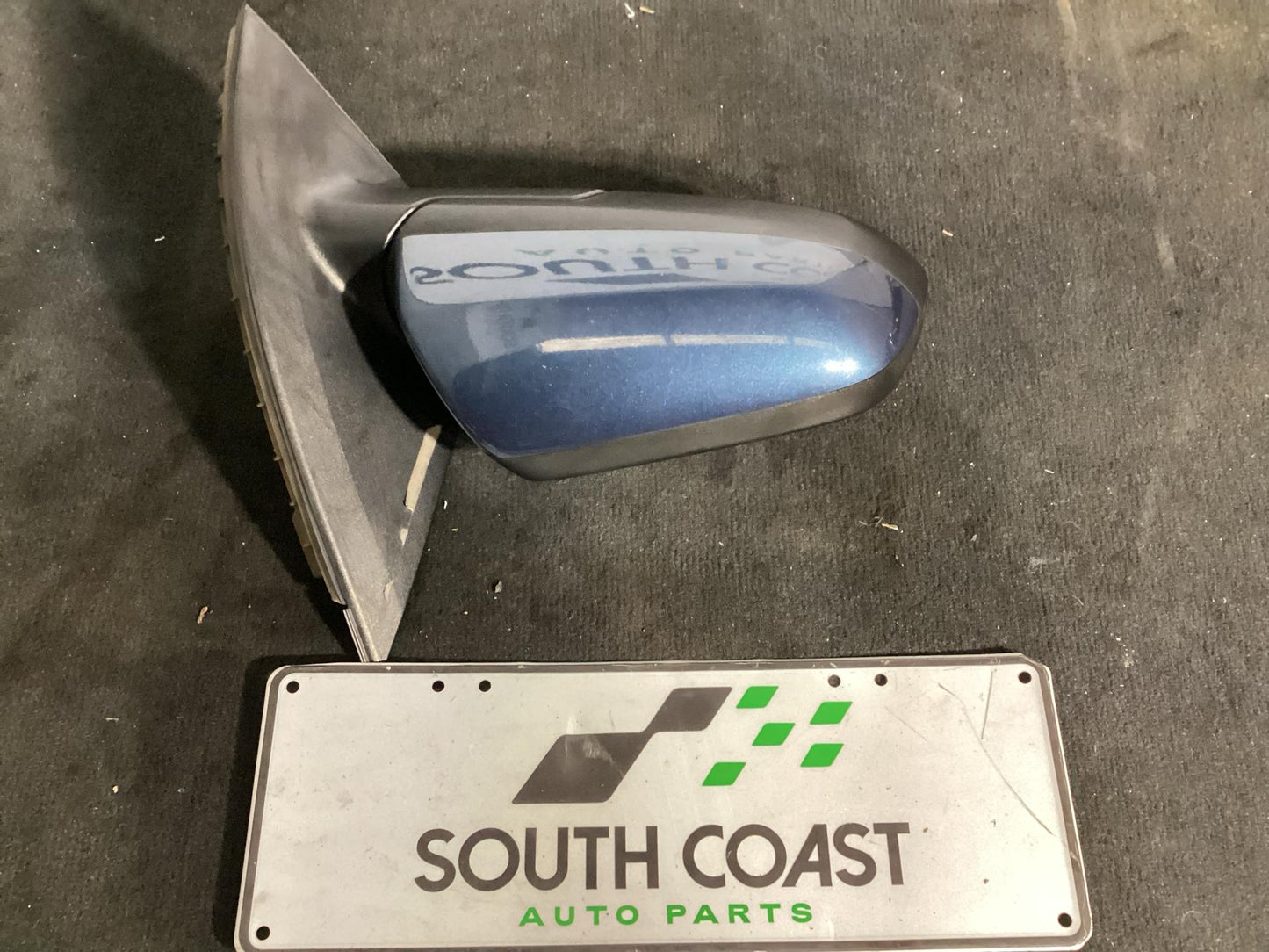 Holden Commodore   Right Door Mirror 92214414