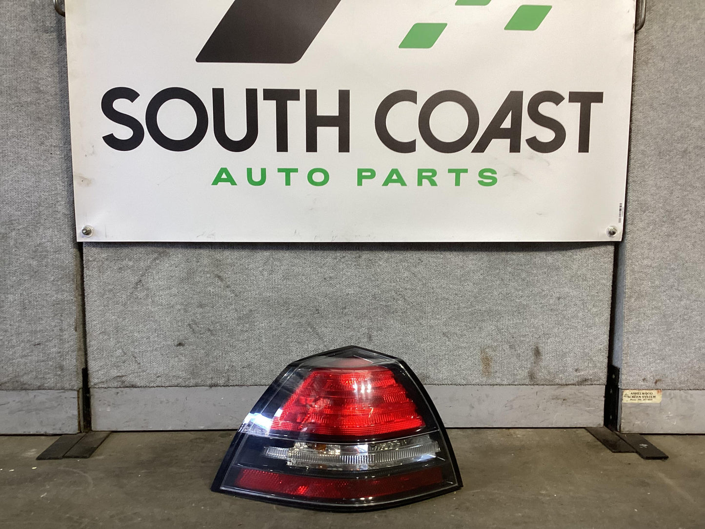 2010, Holden, Calais, VE, Left Taillight