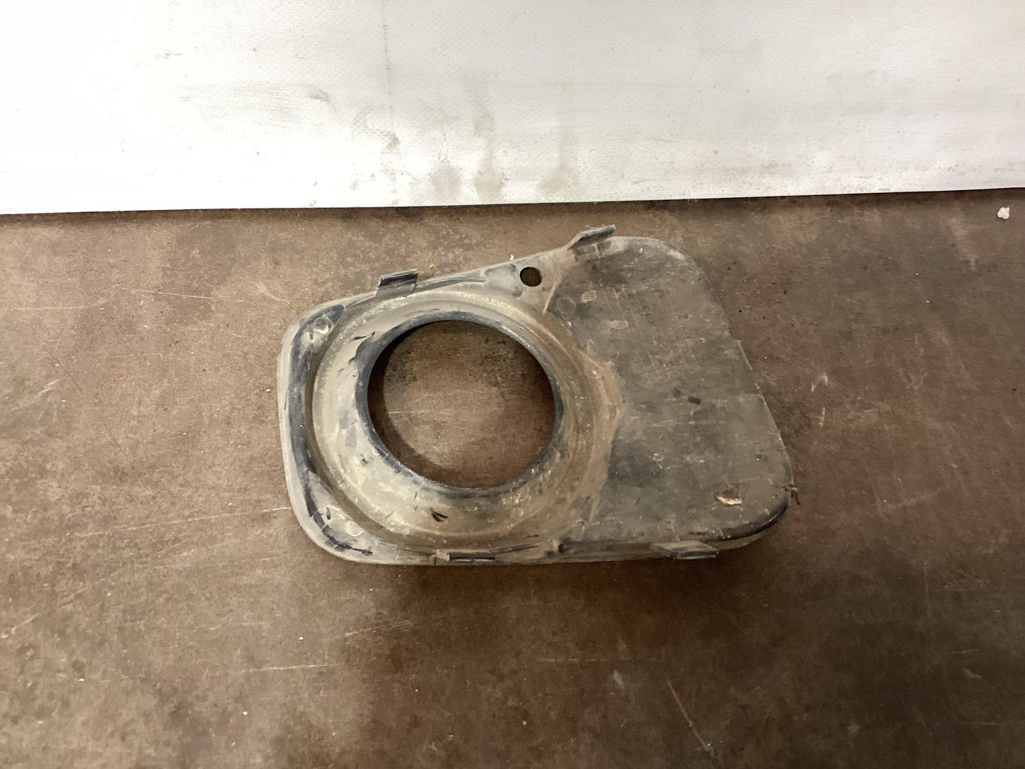 Holden Commodore   Left Fog Light Cover 92216470