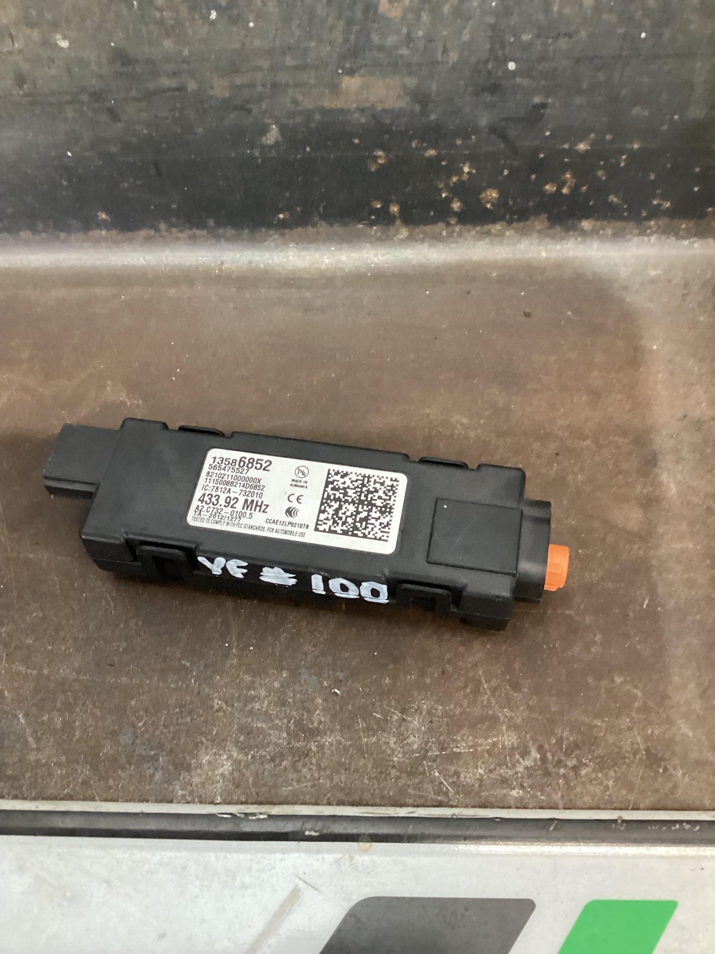 Holden Commodore VF  Central Locking Module 13586852