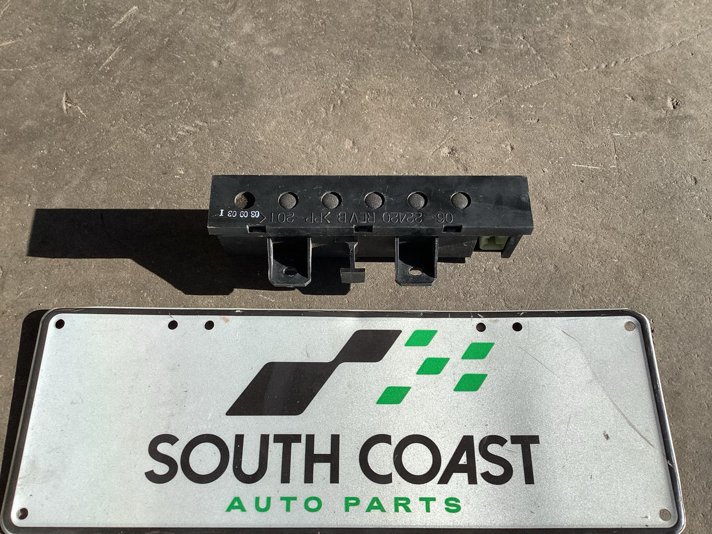 2002 - 2004 Holden Commodore VY 6G1YL54A94L196501 Climate Control Vacuum Block