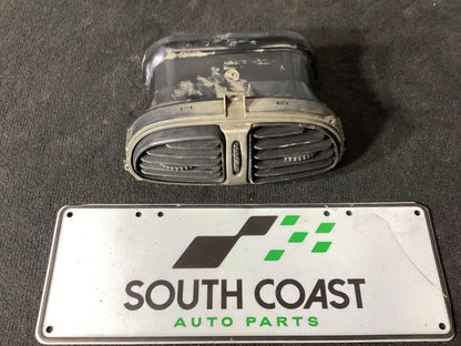 Holden Commodore VU  Dash Air Vent Centre 92047892
