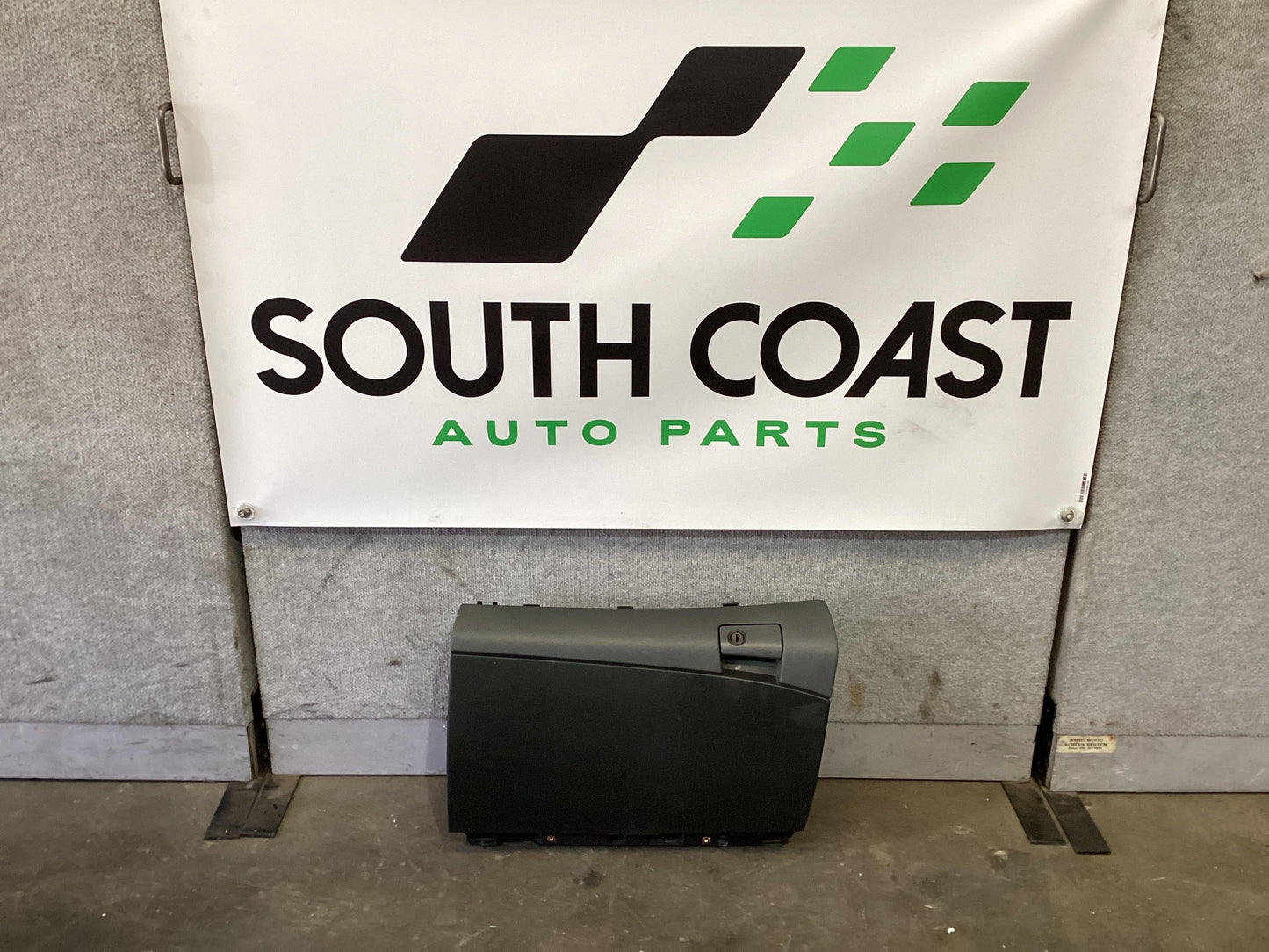 2012, Holden, Commodore, SV6 Sportwagon, VE, Glove Box