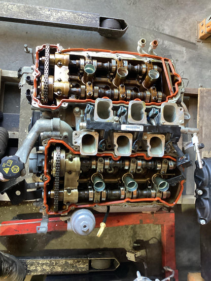 2006 - 2010 Holden Commodore VE  Engine LW2071500245