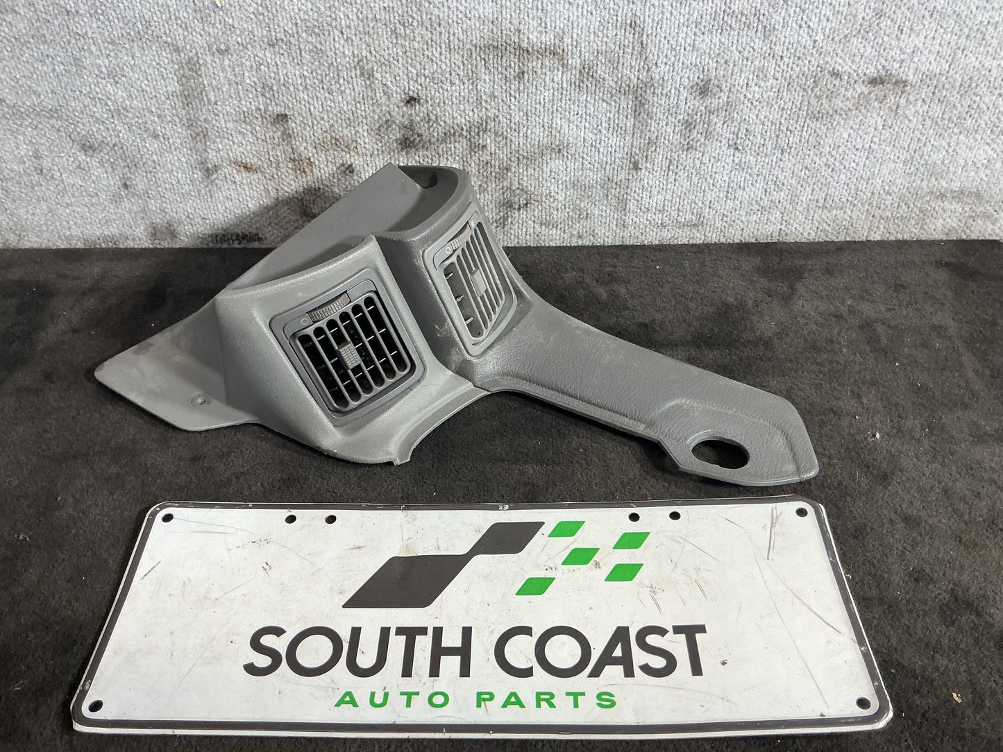 Holden Commodore VR 6H8VRK19HSL781543 A/C Vent Right 92042764