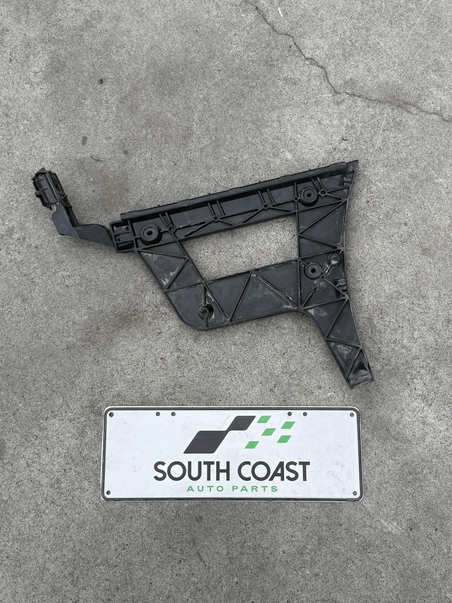 Audi A4 B8 WAUZZ8K9AA071441 Left Rear Bar Locator  8K5807453