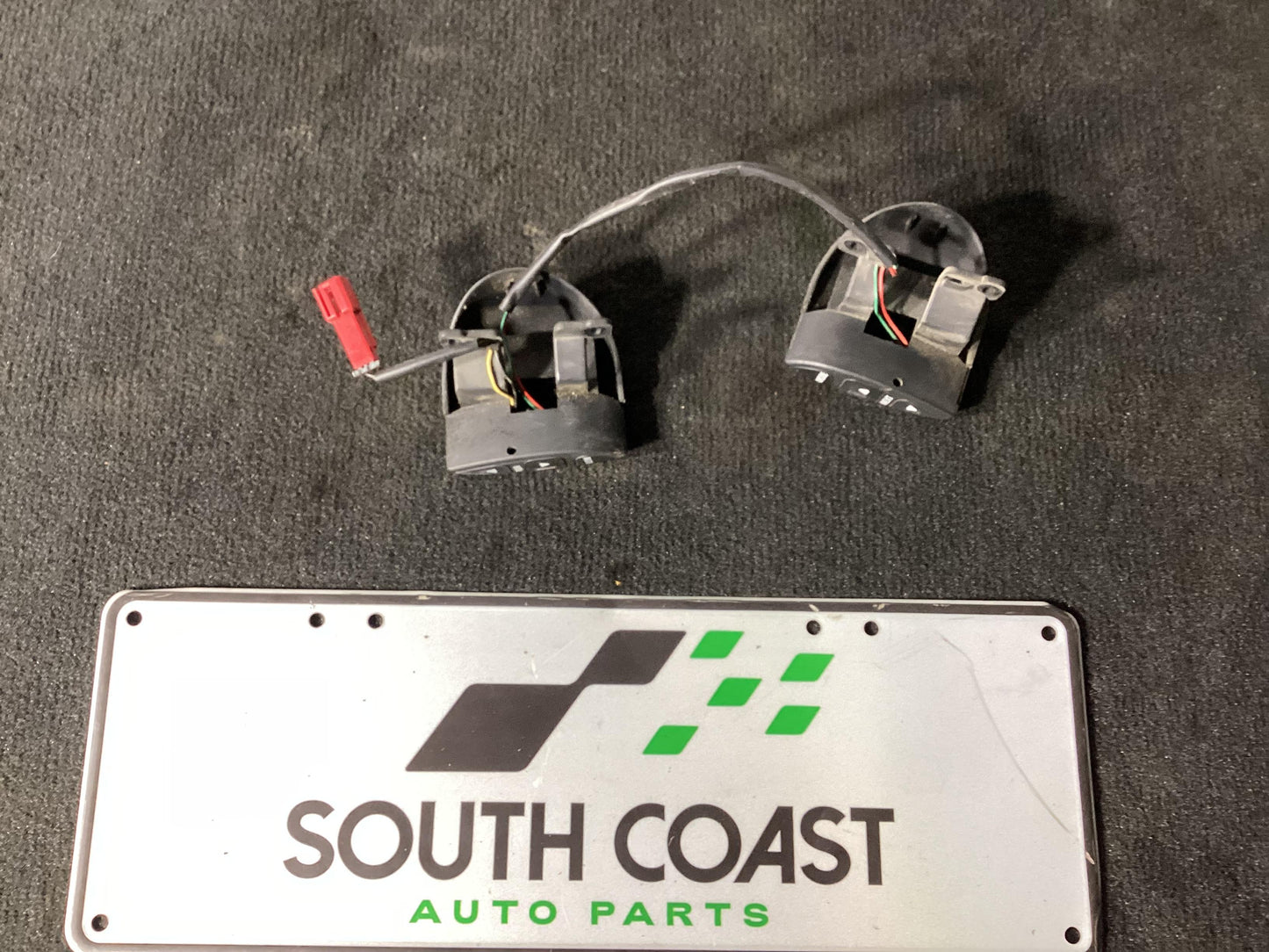Holden Commodore VU  Left Steering Wheel Controls 92043137