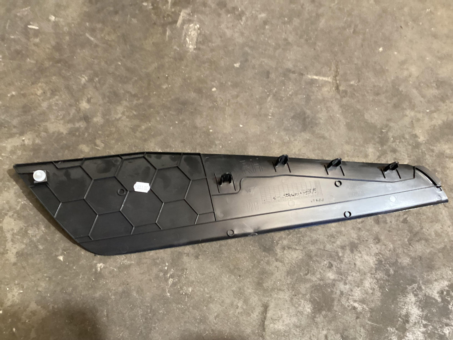 2015 Holden Calais VF  Right Centre Console Side Trim 92260963