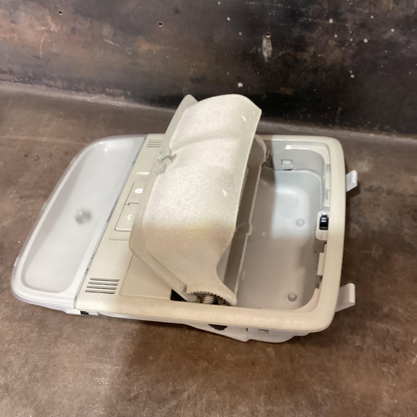Holden Commodore VF  Front Interior Light