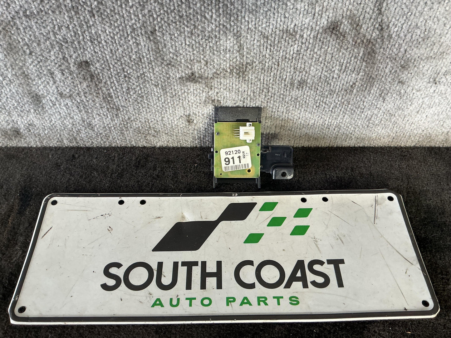 Holden Commodore VU 6H8VUK80F2L904753 Key Remote Reciever 92120911