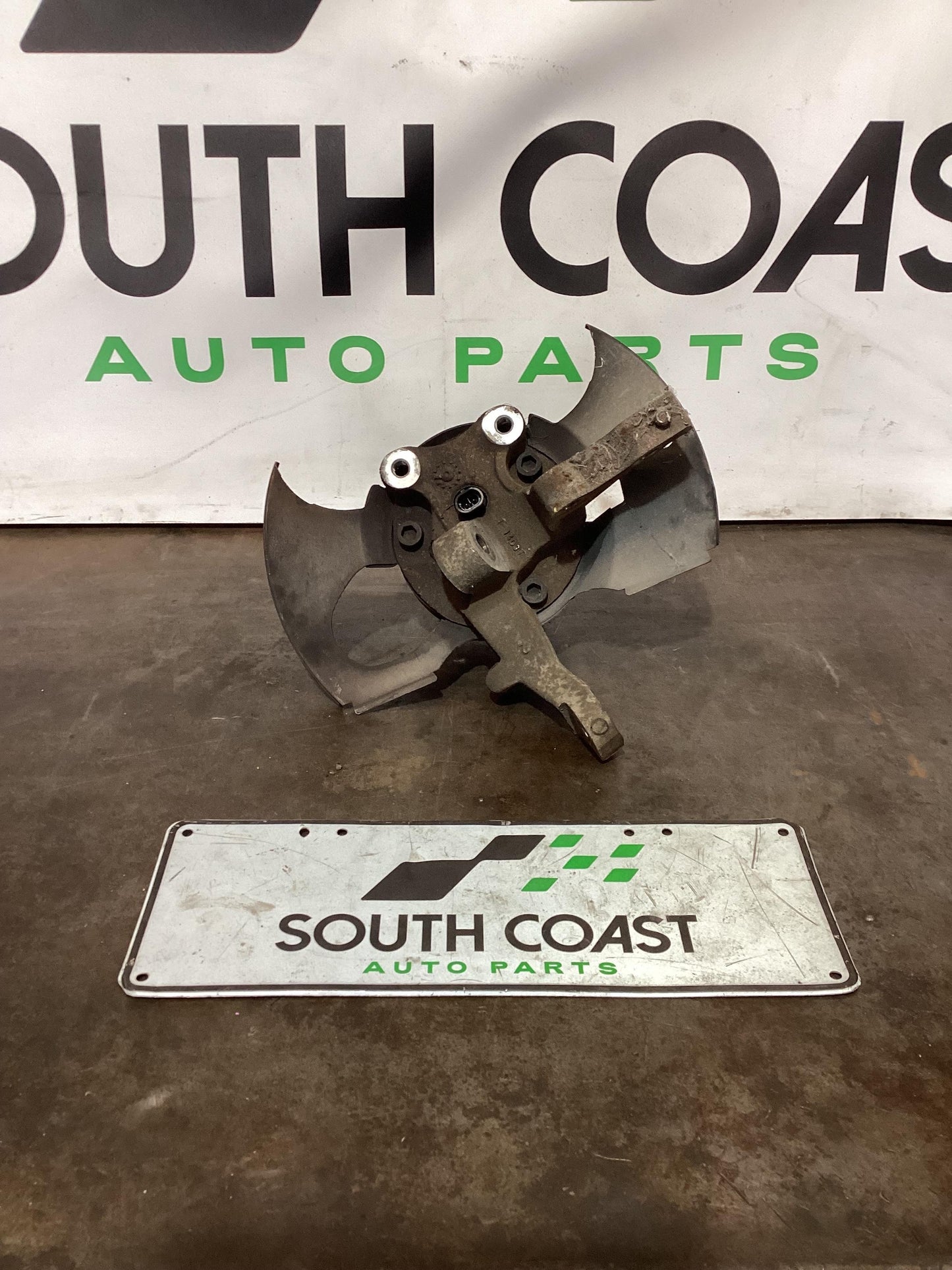 Holden Commodore VY  Right Front Hub Assembly l