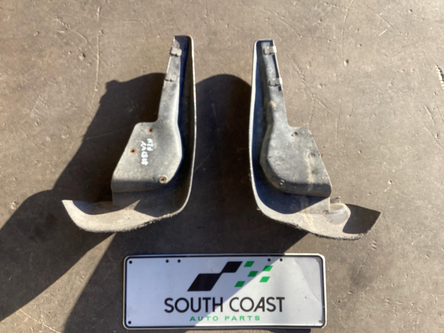 2002 - 2004 Holden Commodore VY 6G1YL54A94L196501 Mud Flaps Set 92144134