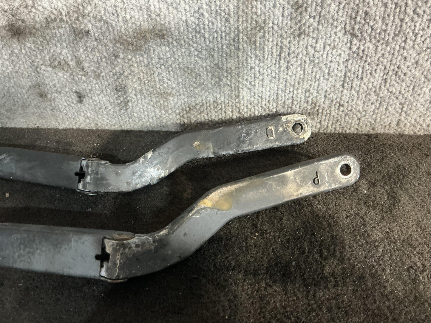 Holden Commodore VR 6H8VRK19HSL781543 Wiper Arm Pair 13129