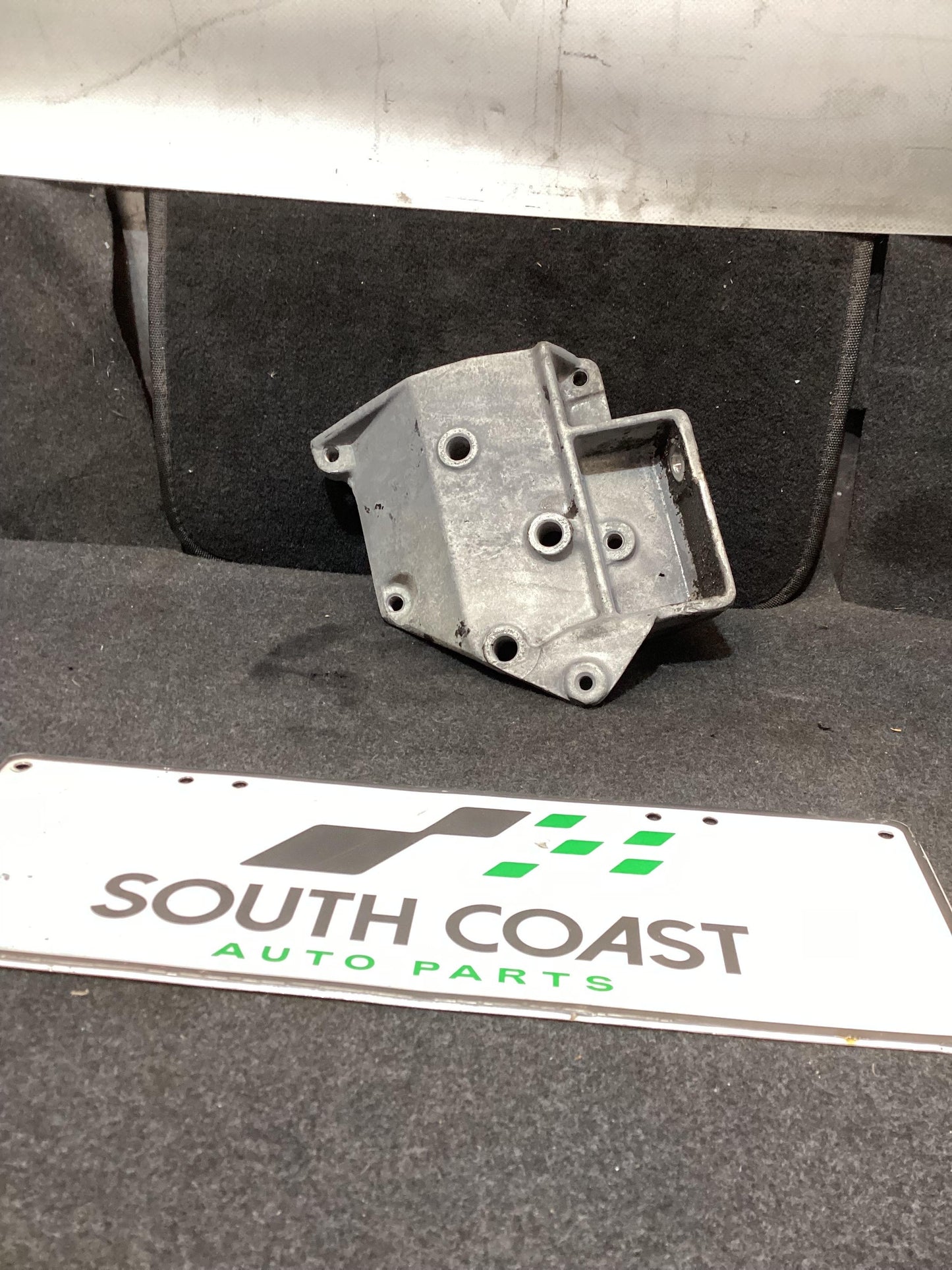 Holden Commodore VR  A/C Compressor Bracket 92035596