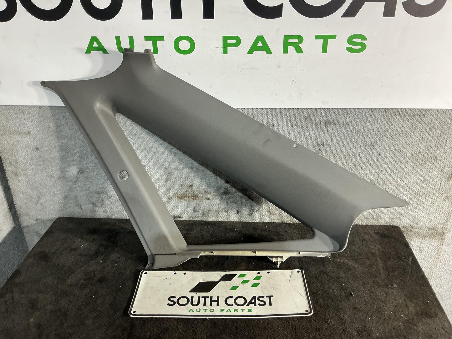 Holden Commodore VR 6H8VRK19HSL781543 Right C Pillar Trim 92013819