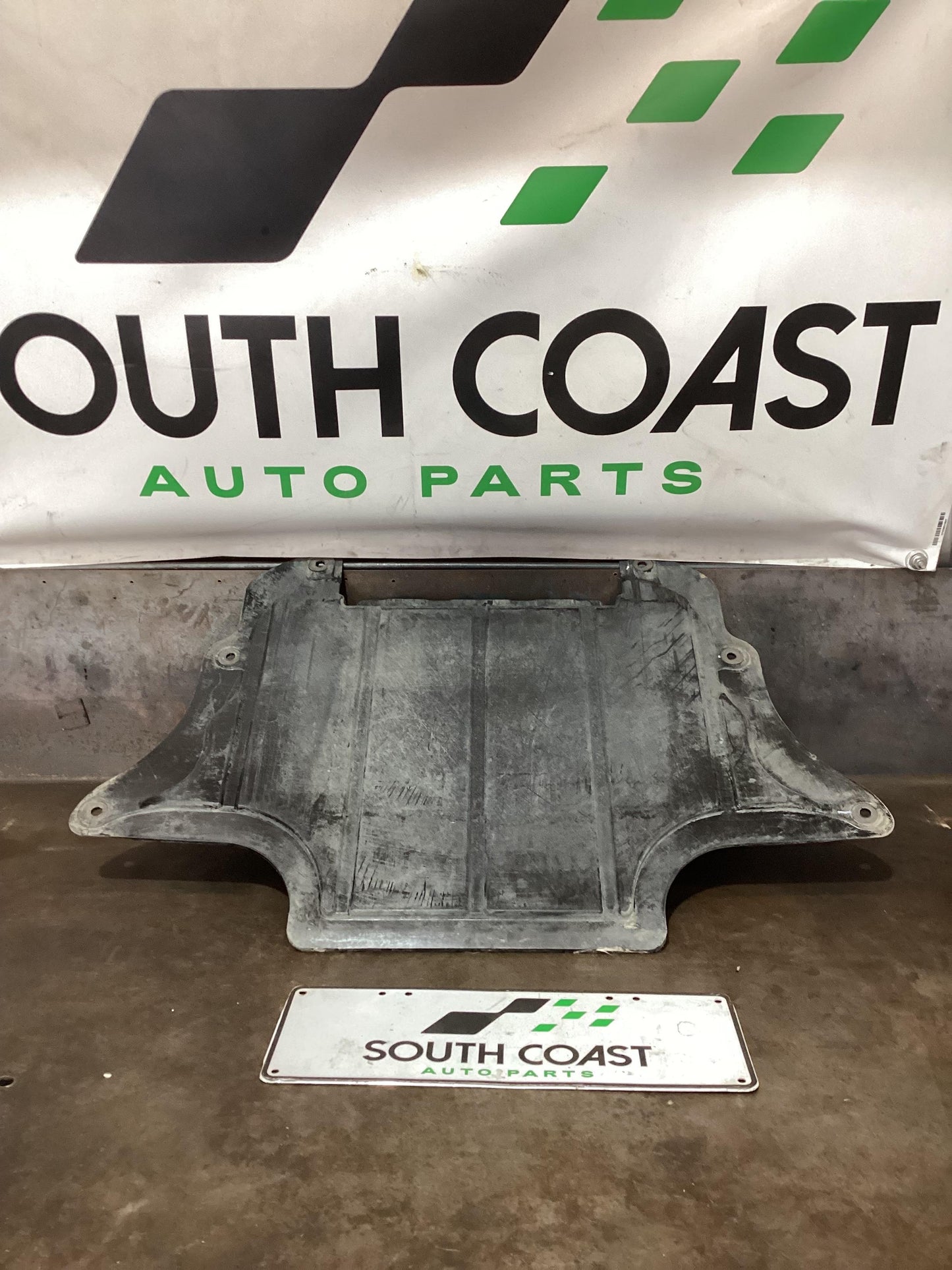 Holden Commodore VE 6G1EK5E79BL526529 Lower Engine Splash Tray 92180526