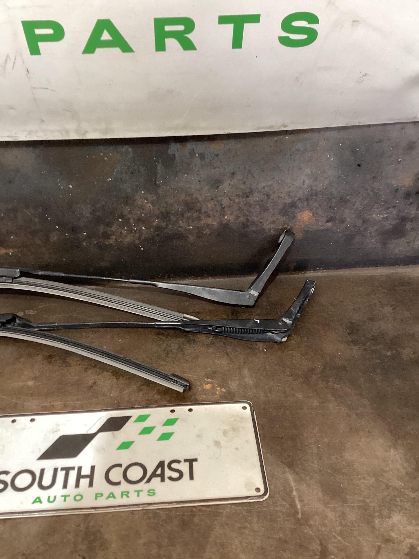 Volkswagen Amarok   Wiper Arm Pair