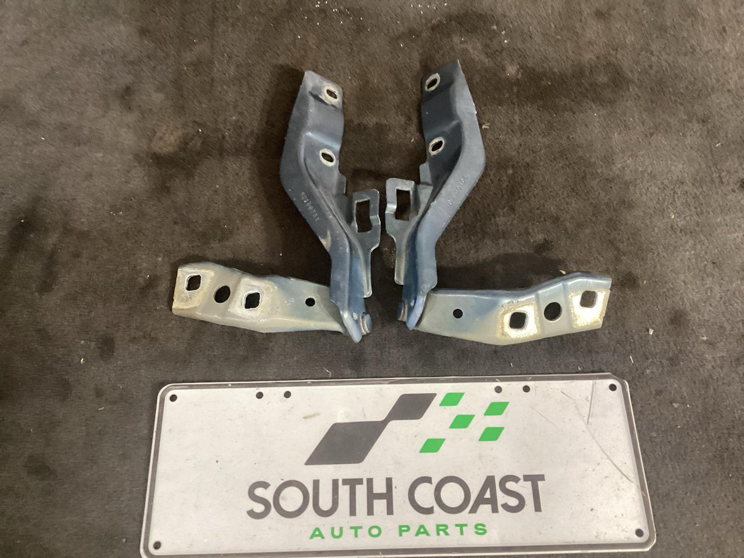 Holden Commodore   Bonnet Hinge Set 92259403