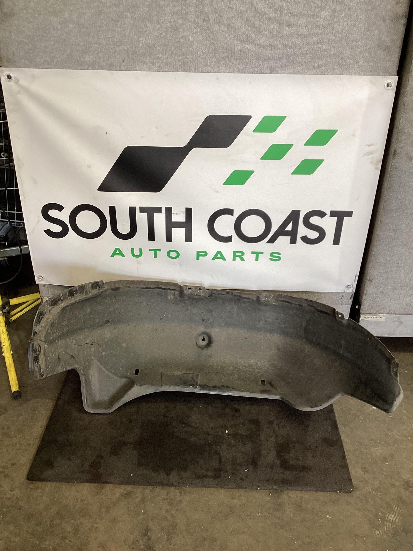 Volkswagen Amarok   Right Rear Guard Inner Trim