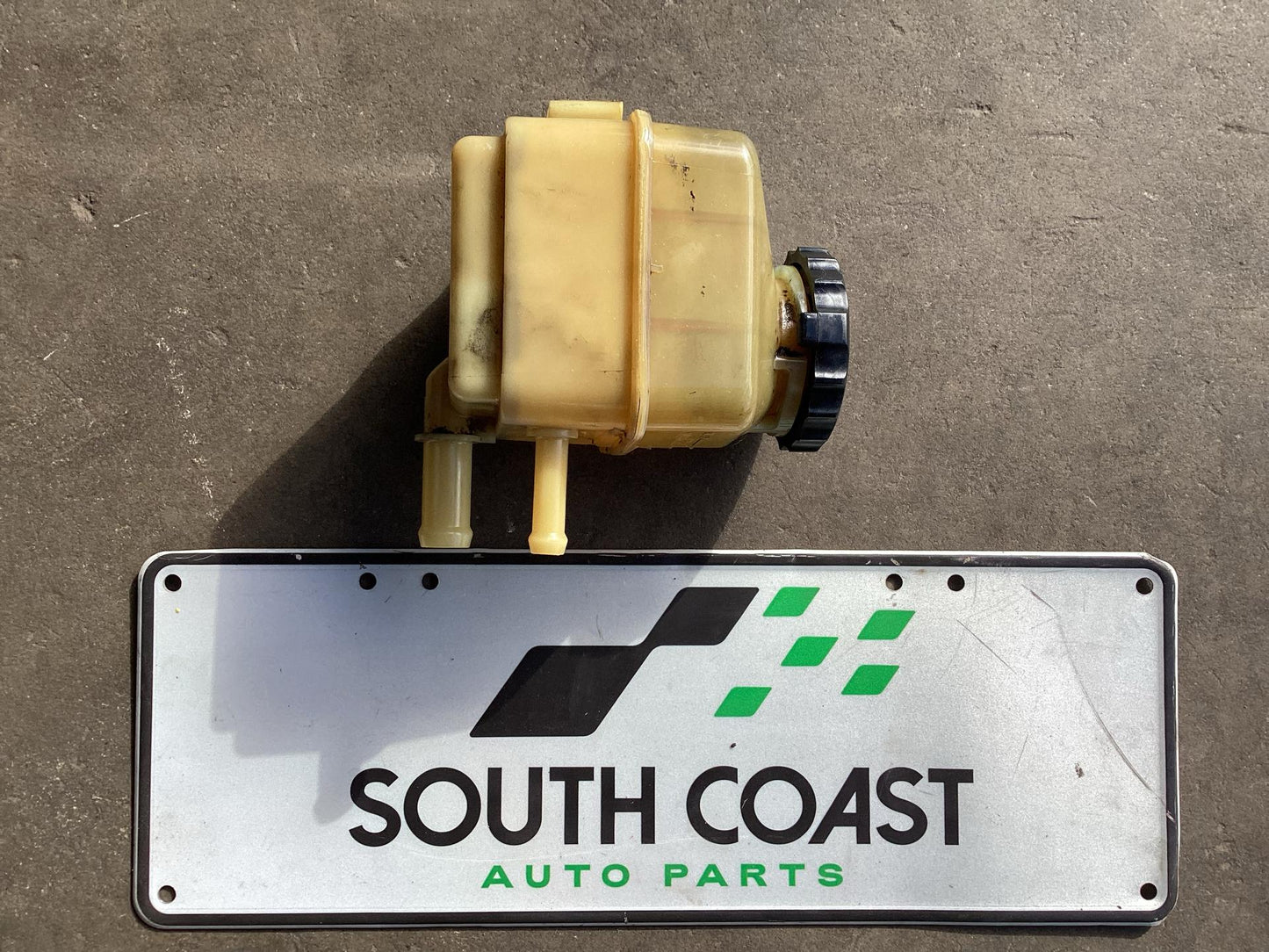 2002 - 2004 Holden Commodore VY 6G1YL54A94L196501 Power Steering Reservoir