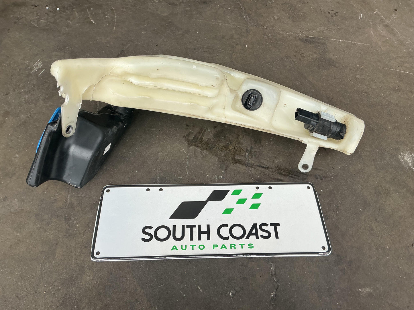 Audi A4 B8 WAUZZ8K9AA071441 Washer Bottle 8T2955463B