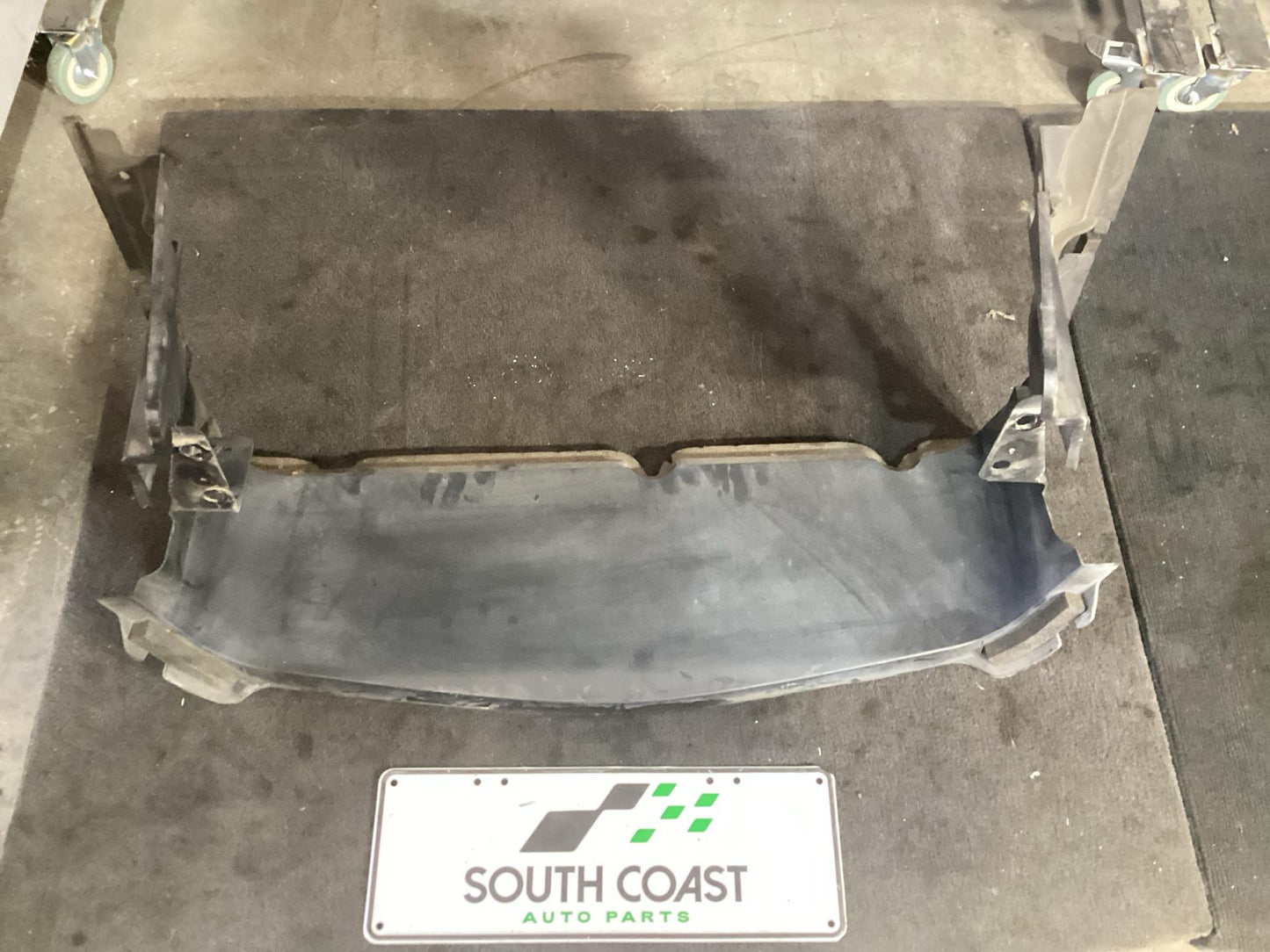 Holden Commodore VF  Air Dam 92456823