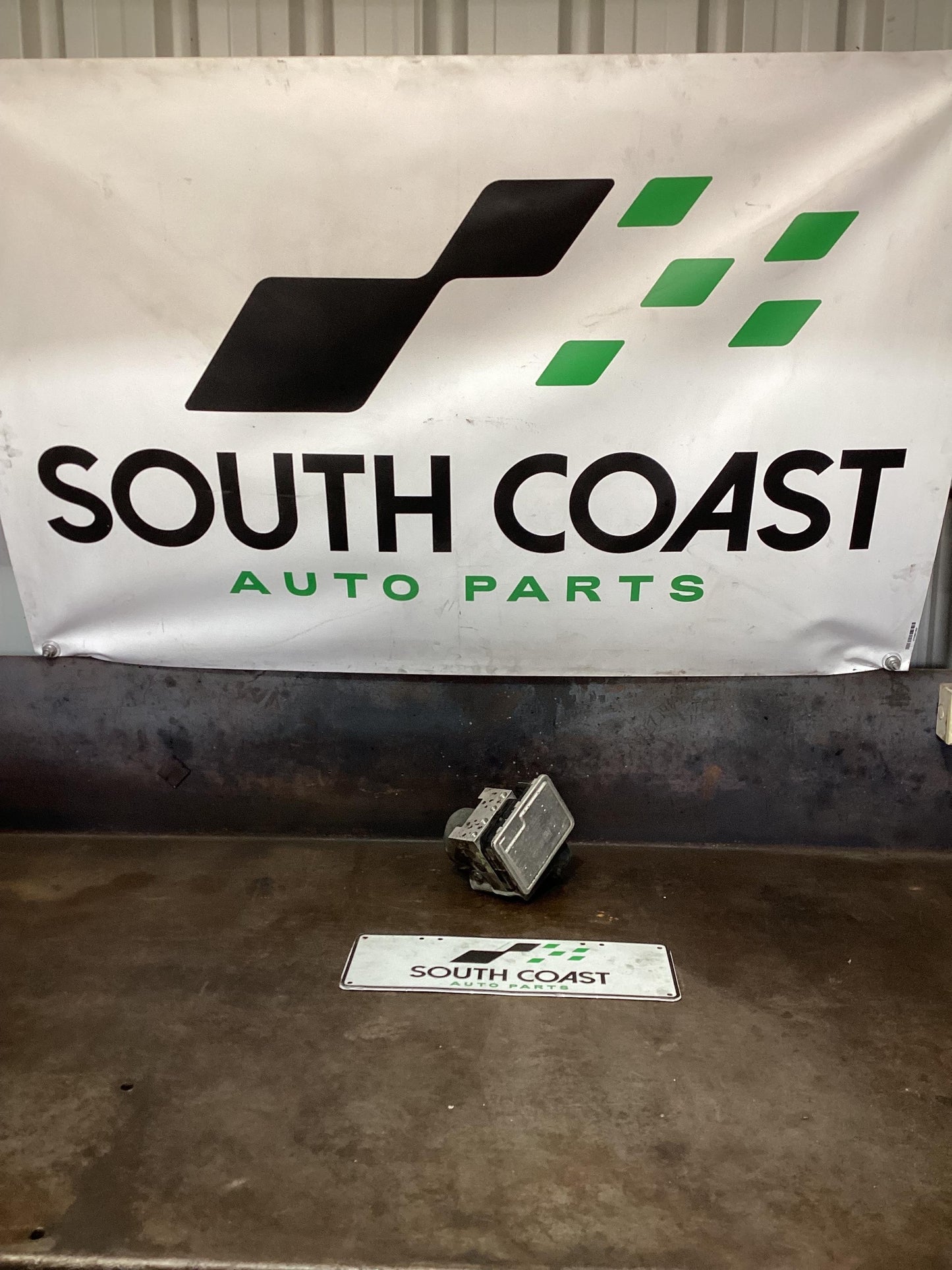 Volkswagen Amarok   ABS Brake Module 2H6907379A