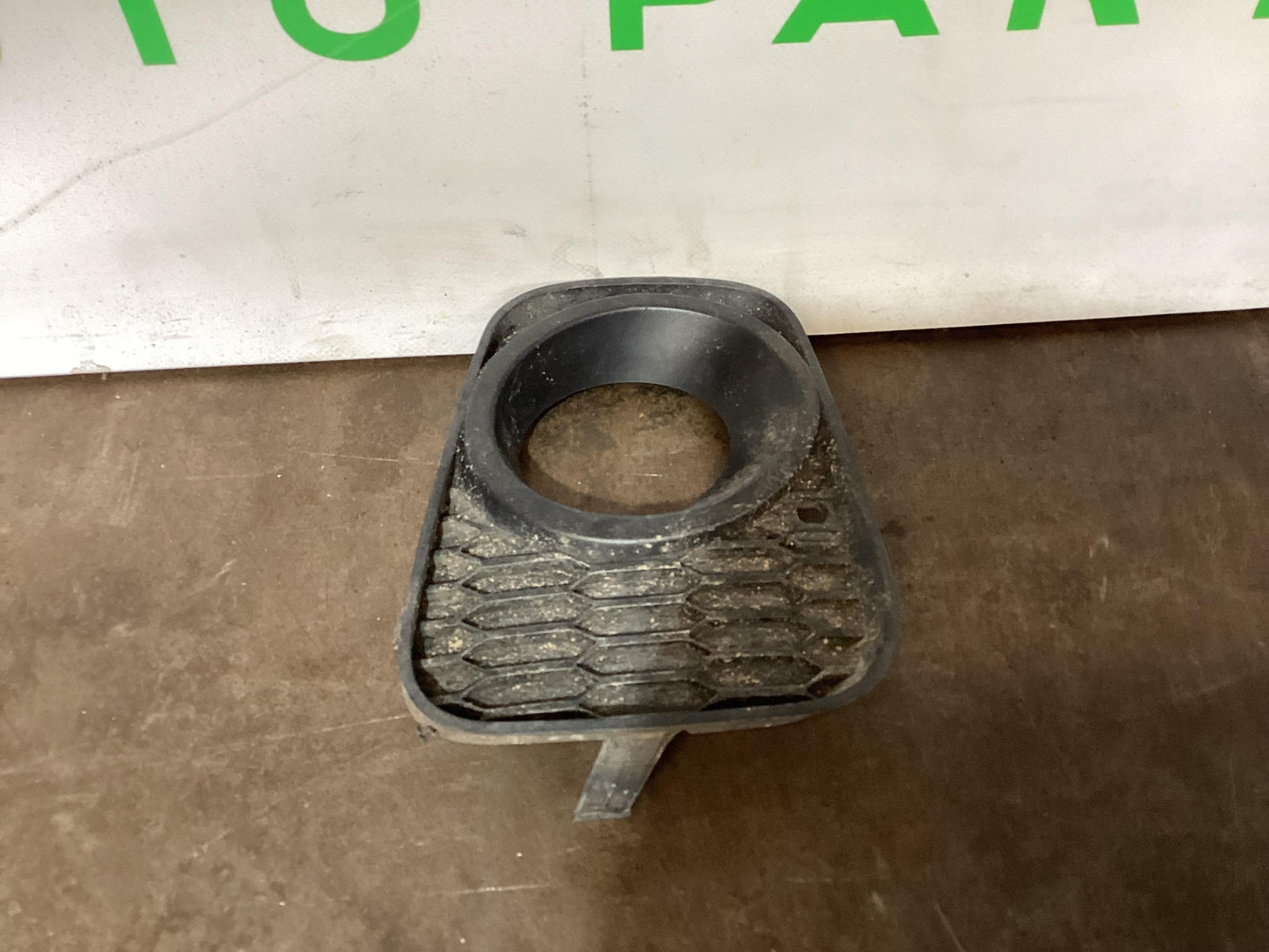 Holden Commodore   Right Fog Light Cover 92216471