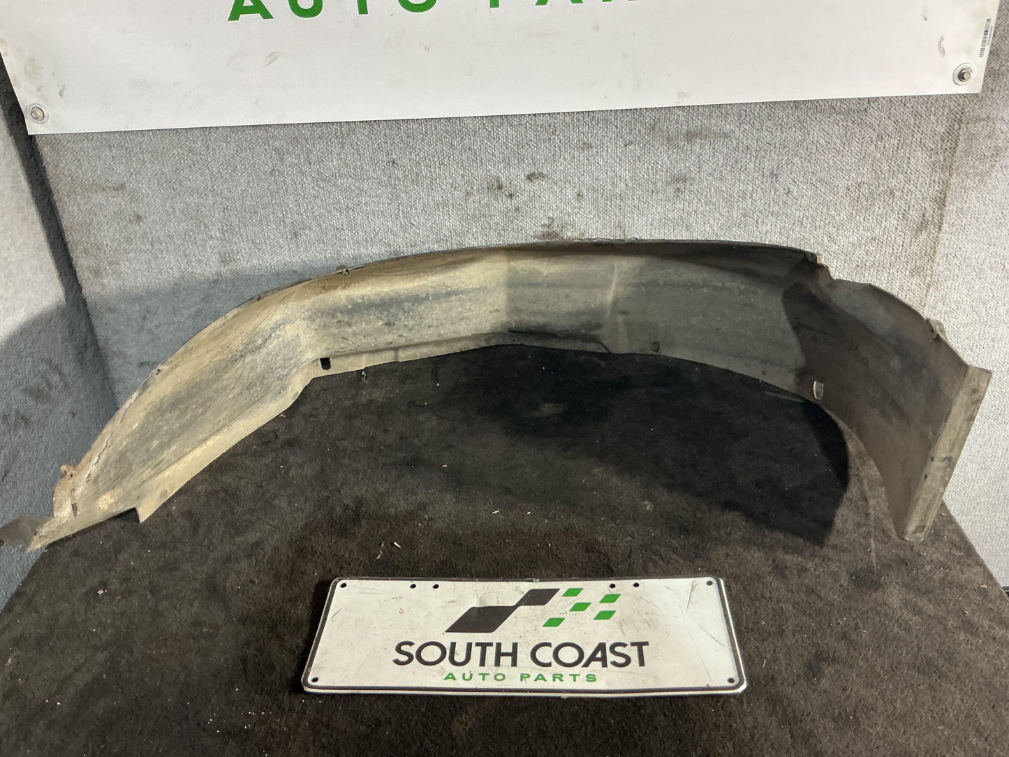 Holden Commodore VR 6H8VRK19HSL781543 Right Front Guard Liner 92042252