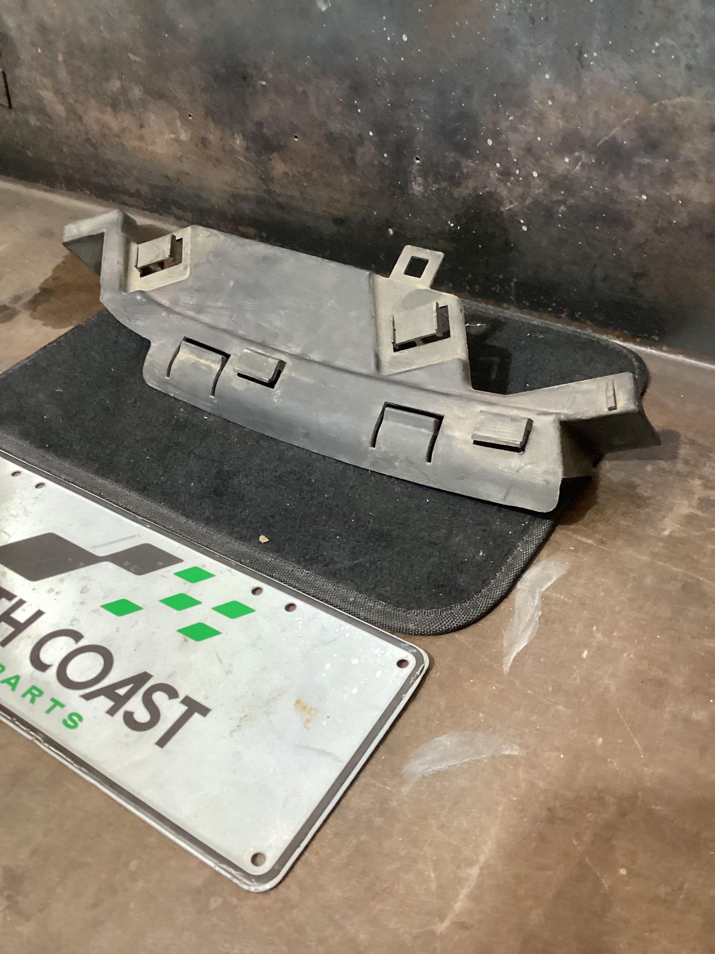 Holden Commodore VE  Right Front Bumper Bracket 92164518