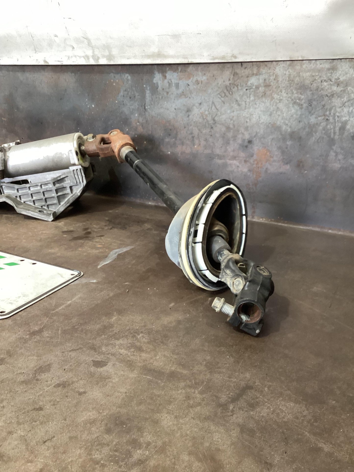 Holden Commodore VF  Steering Column 92272272