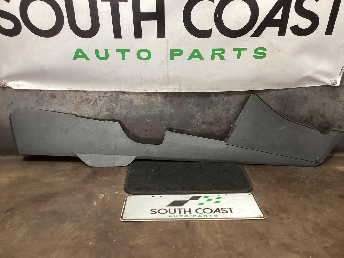 Holden Commodore VE  Right Centre Console Side Trim 92260951