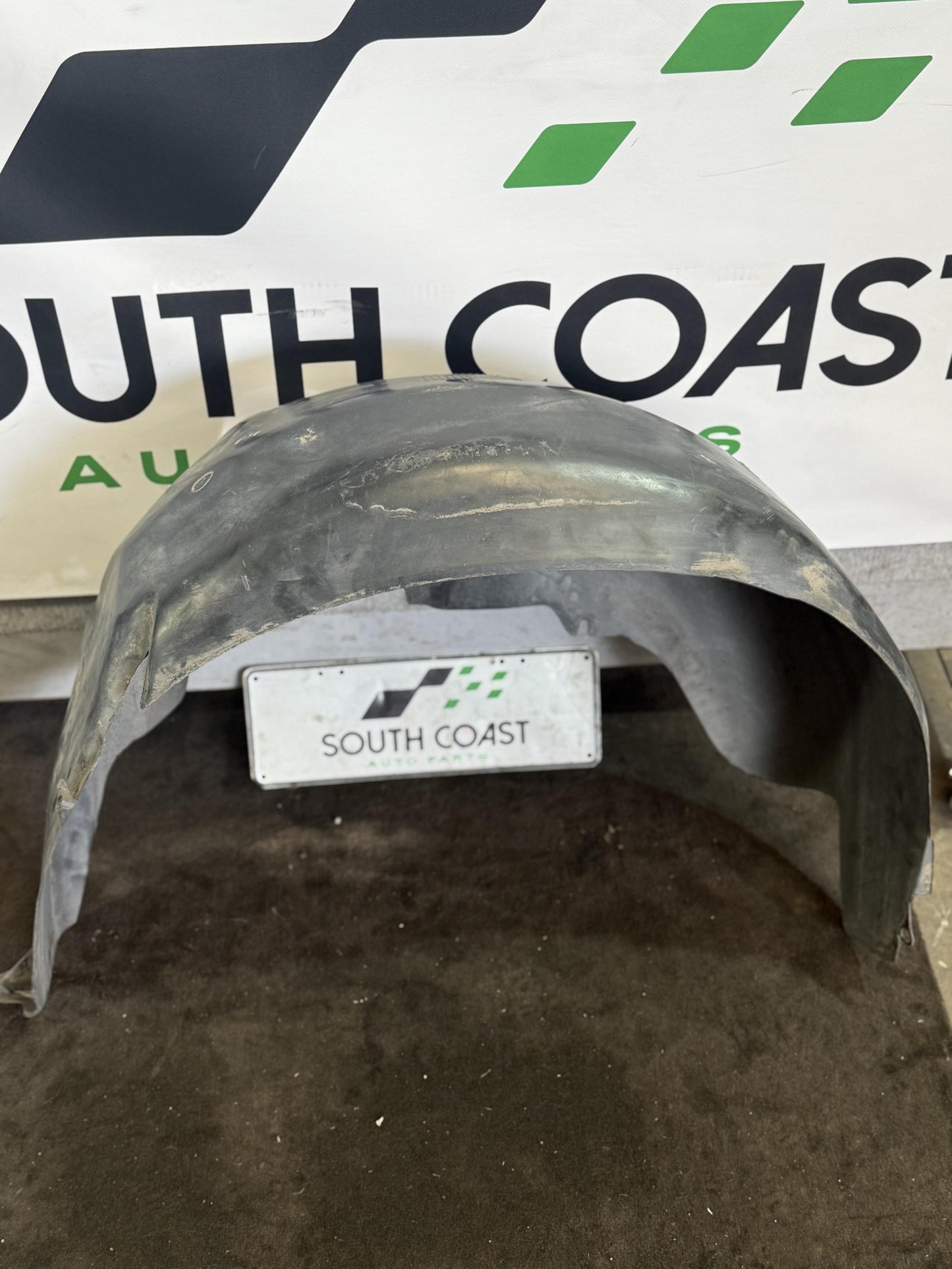 Holden Commodore VZ  Right Front Wheel Arch Moulding 92083930