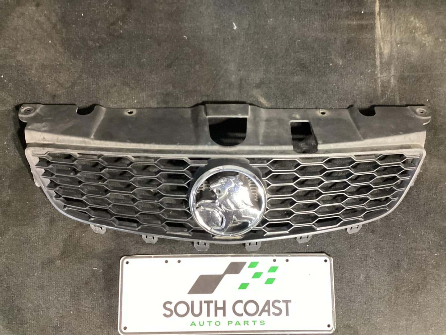 Holden Commodore   Grille 92216451
