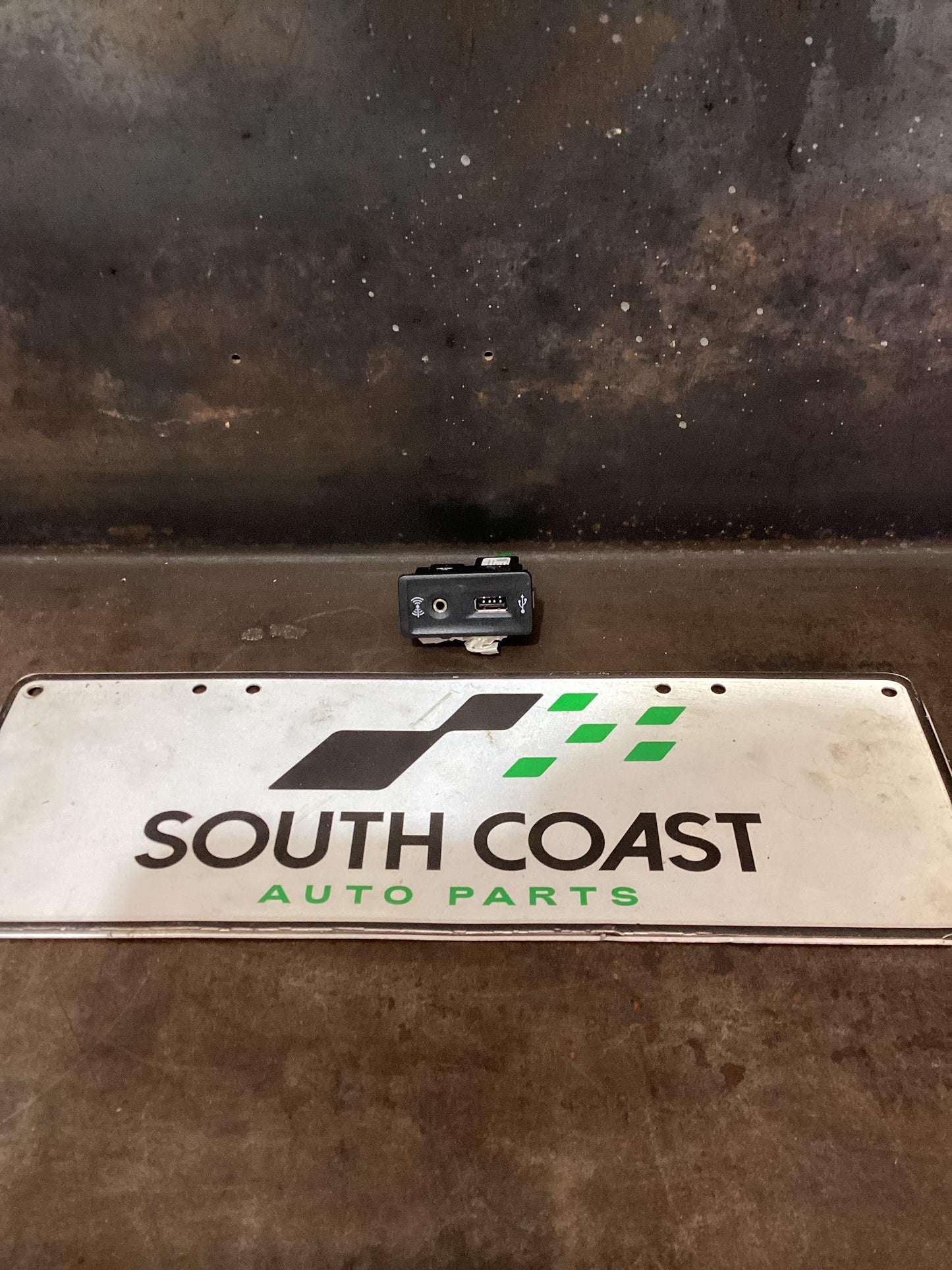 Volkswagen Amarok   Media Connection Socket 5H0035222