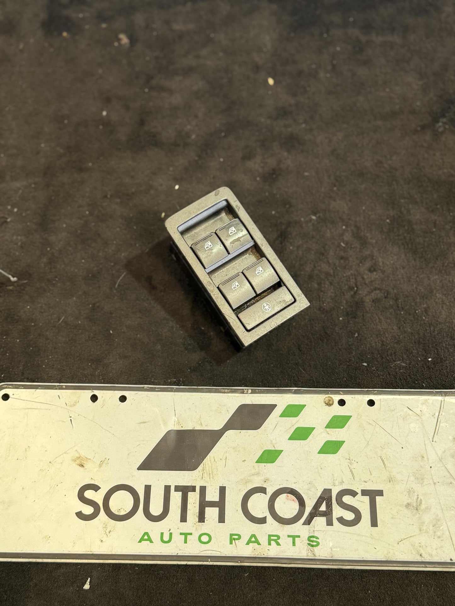 Holden Commodore VZ  Master Power Window Switch 92111628