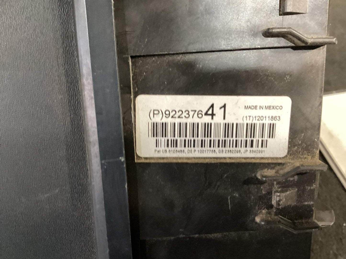 Holden Commodore   Battery Fuse Box 92237641