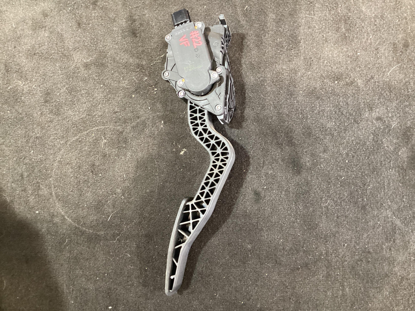 2016 - 2016 Holden Commodore Commodore  Accelerator Pedal 92286133