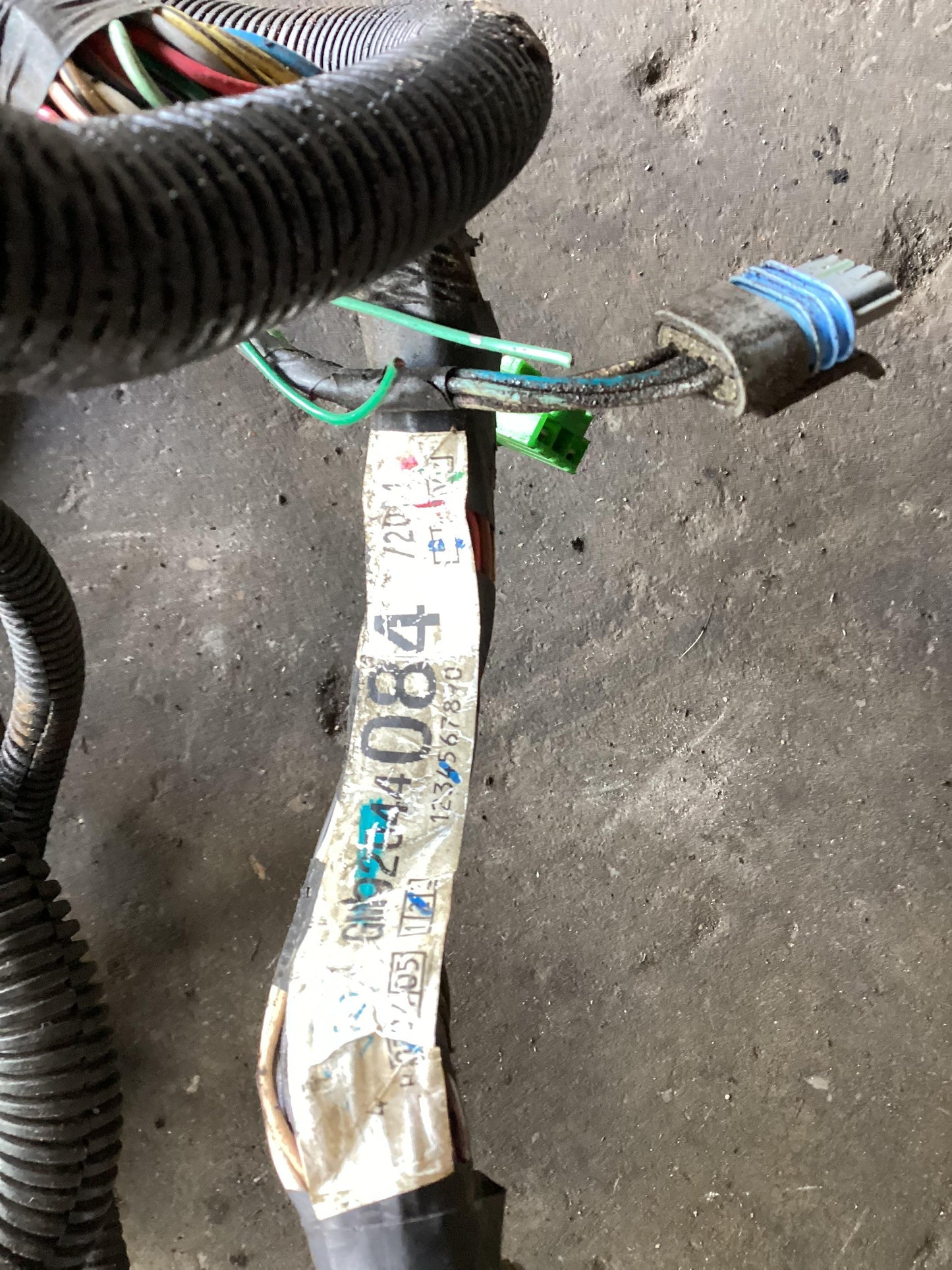1993 - 1995 Holden Commodore VR  Engine Wiring Harness 92044084