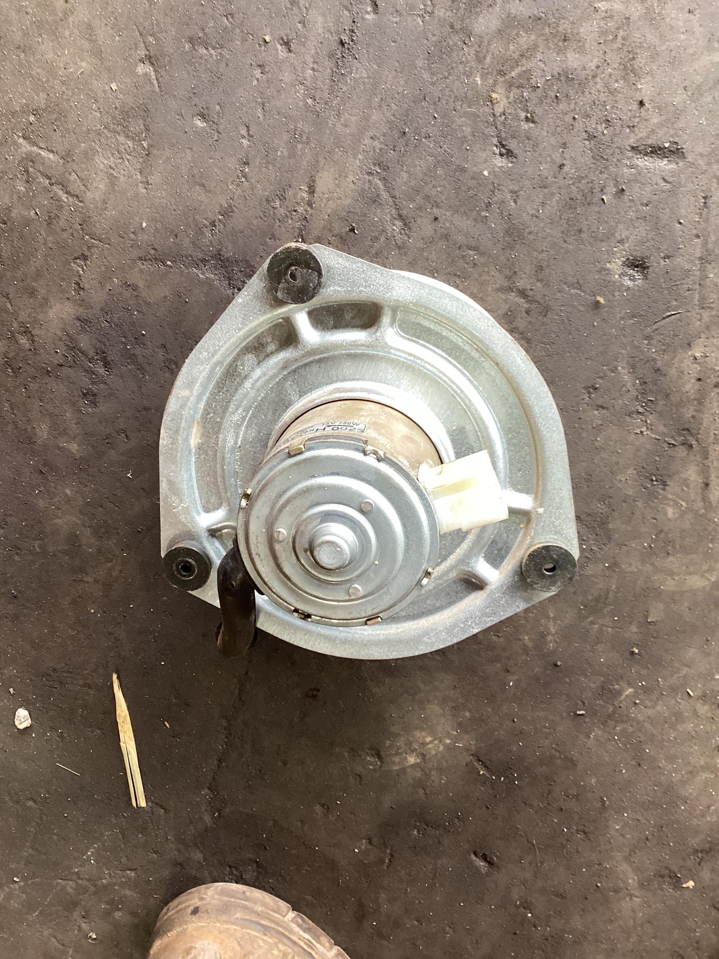 1990 - 1991 Holden Commodore VN  A/C Fan and Shroud Assembly SSM115481