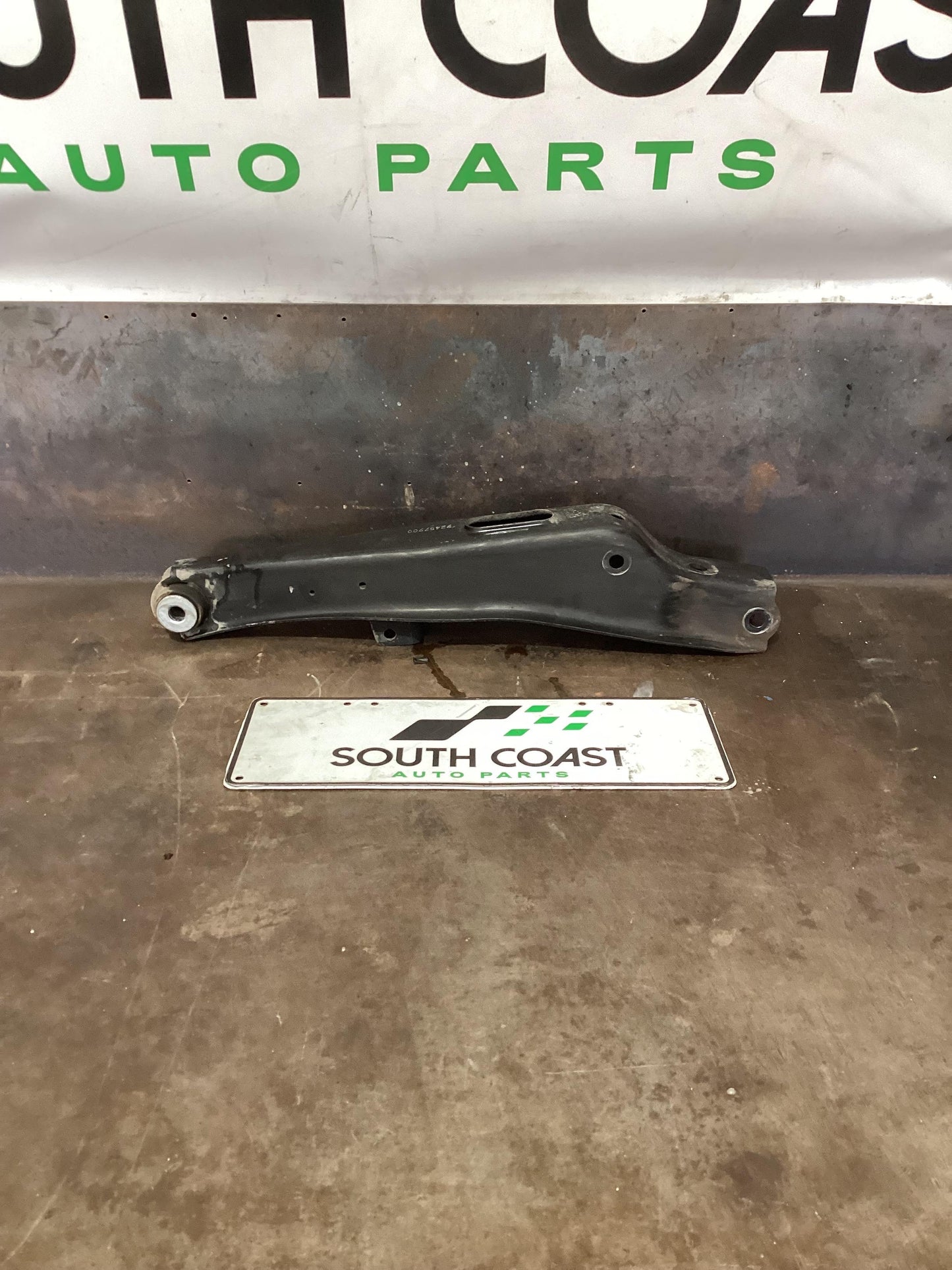 Holden Commodore VF  Left Rear Lower Control Arm 92457900