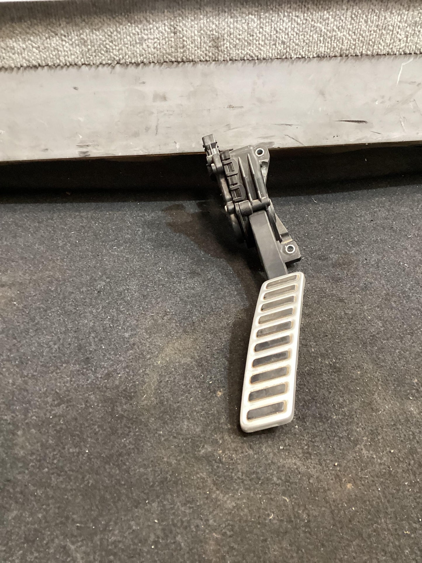 2006 - 2010 Holden Commodore VE  Accelerator Pedal 92165105