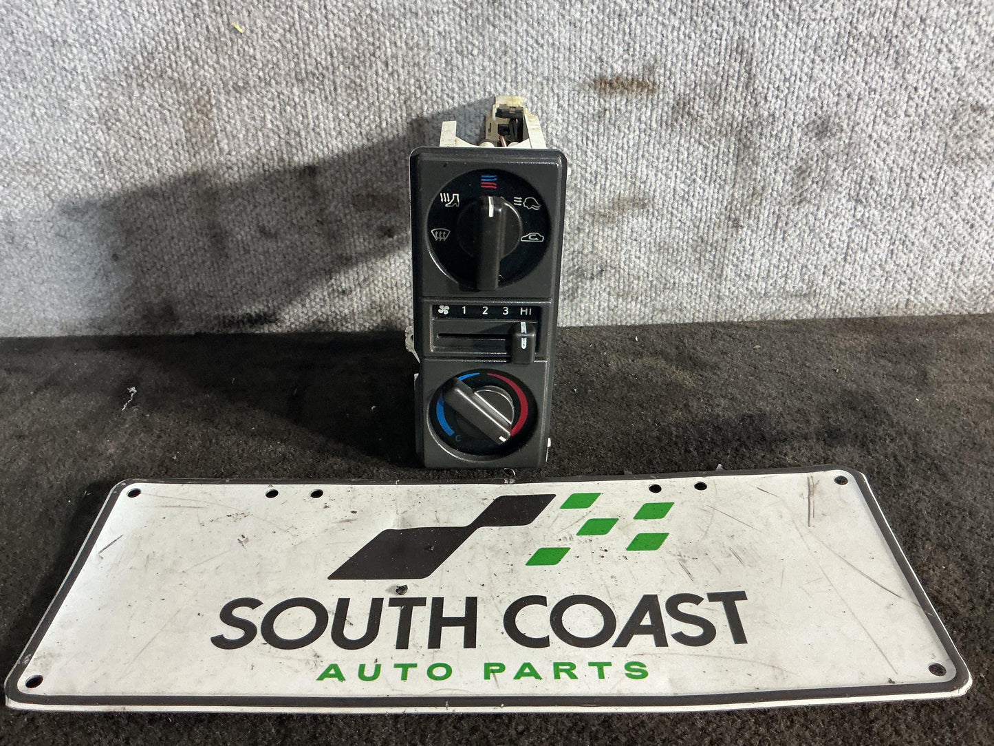 Holden Commodore VR 6H8VRK19HSL781543 Heater/AC Controls 92027985
