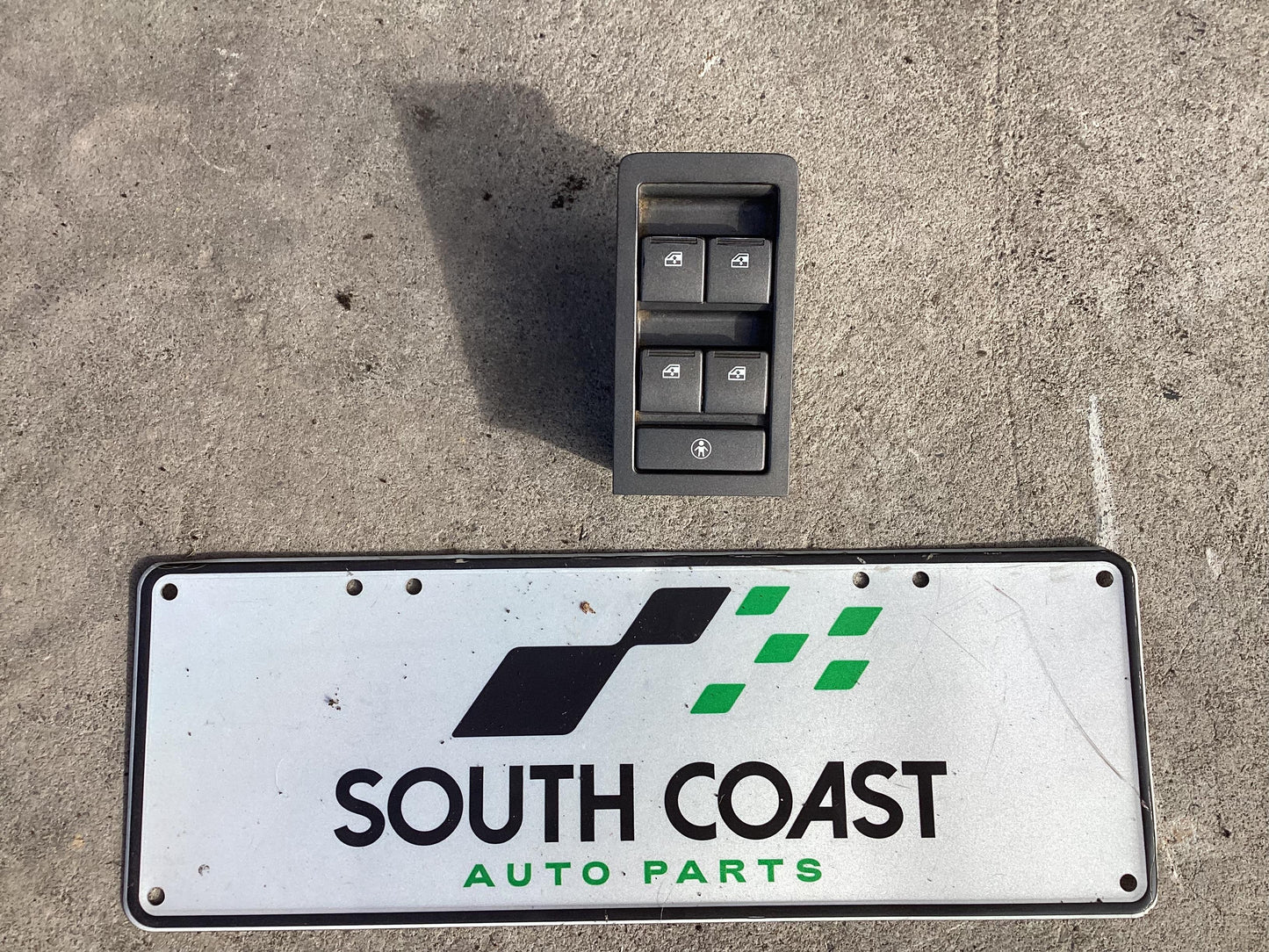 2002 - 2004 Holden Commodore VY 6G1YL54A94L196501 Power Window Switch 92111628
