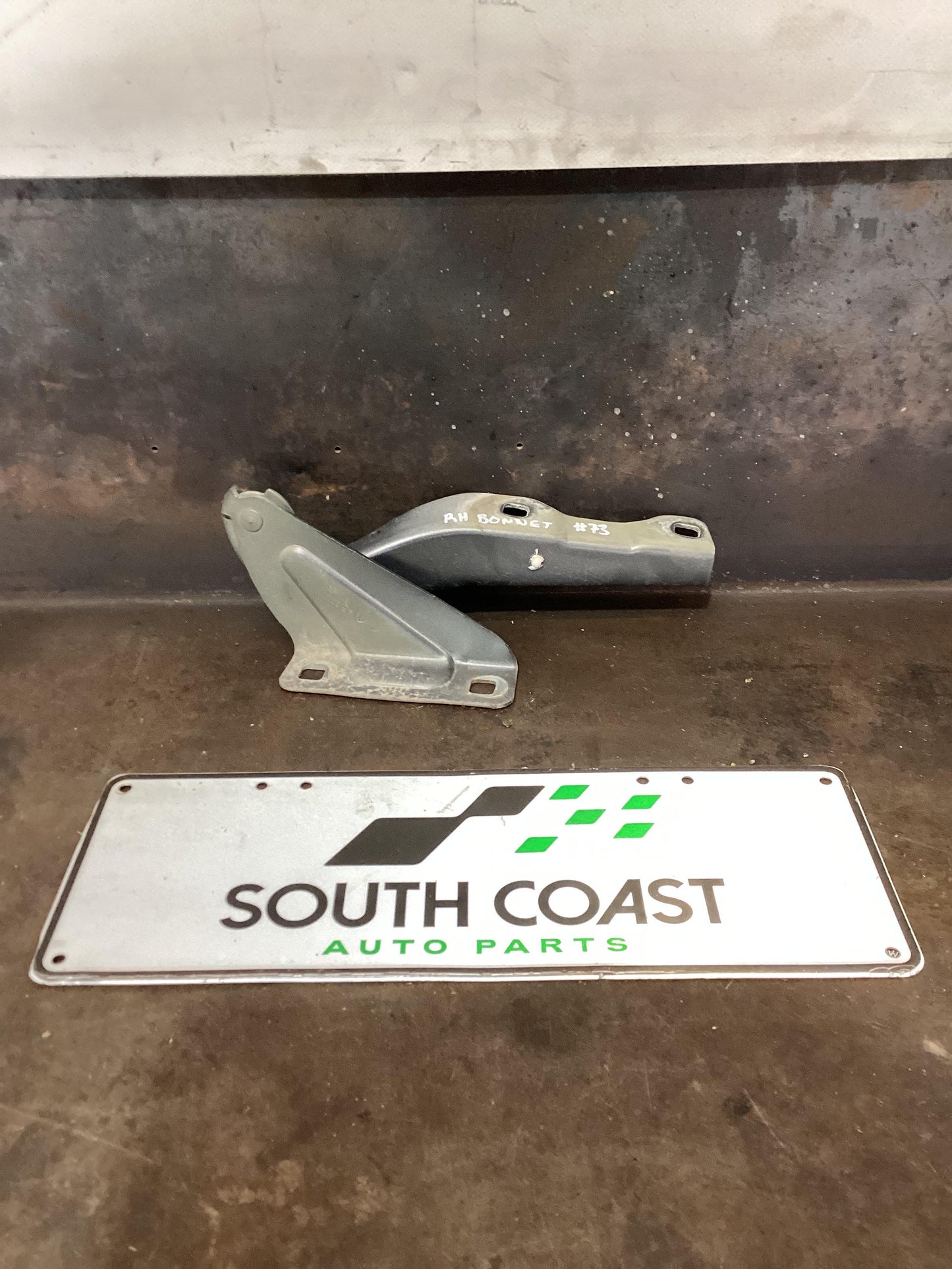 Volkswagen Amarok   Right Bonnet Hinge 2H0823302A
