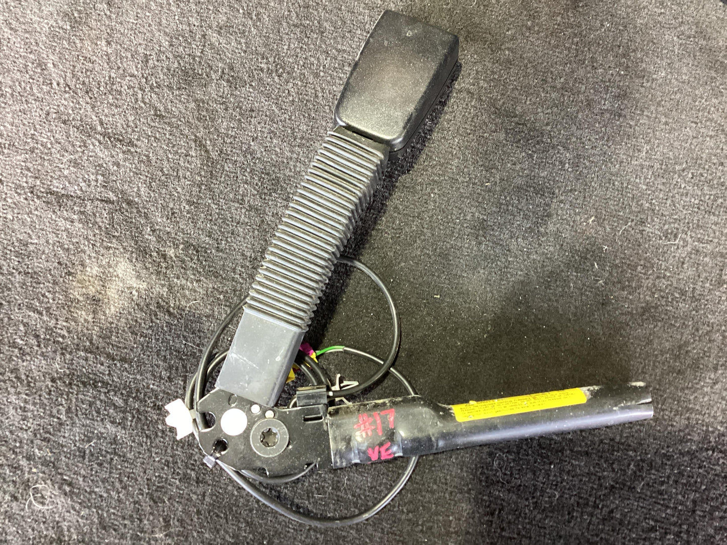 2008 - 2008 Holden Commodore   Left Front Seat Belt Pretensioner VELEFTFRONTSEATBELTPRETENSIONER