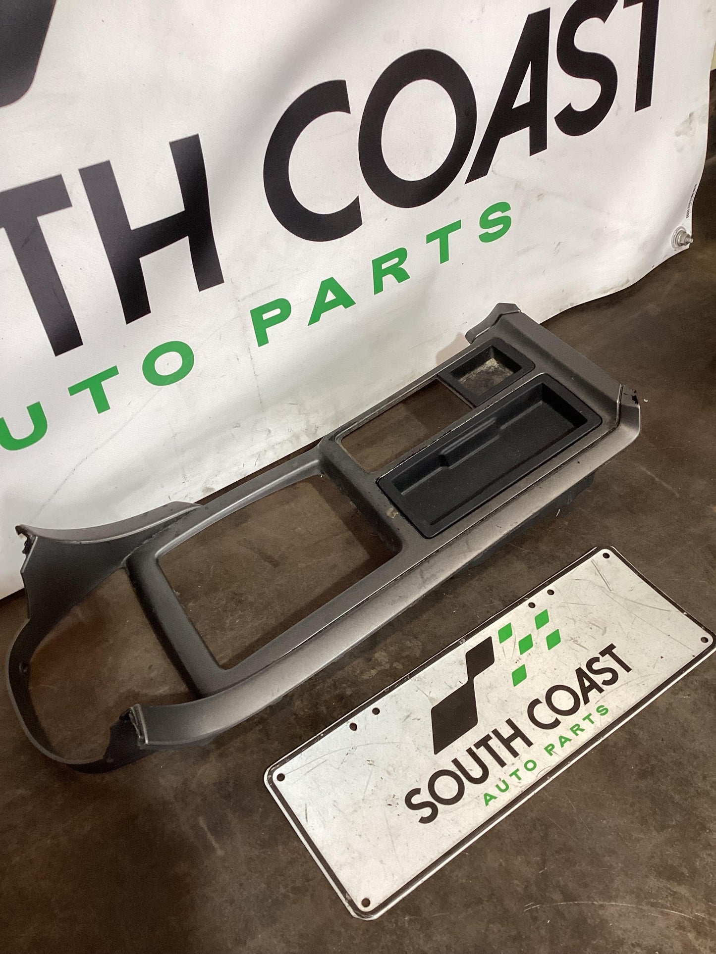 Holden Commodore VY  Shifter Surround 92109670
