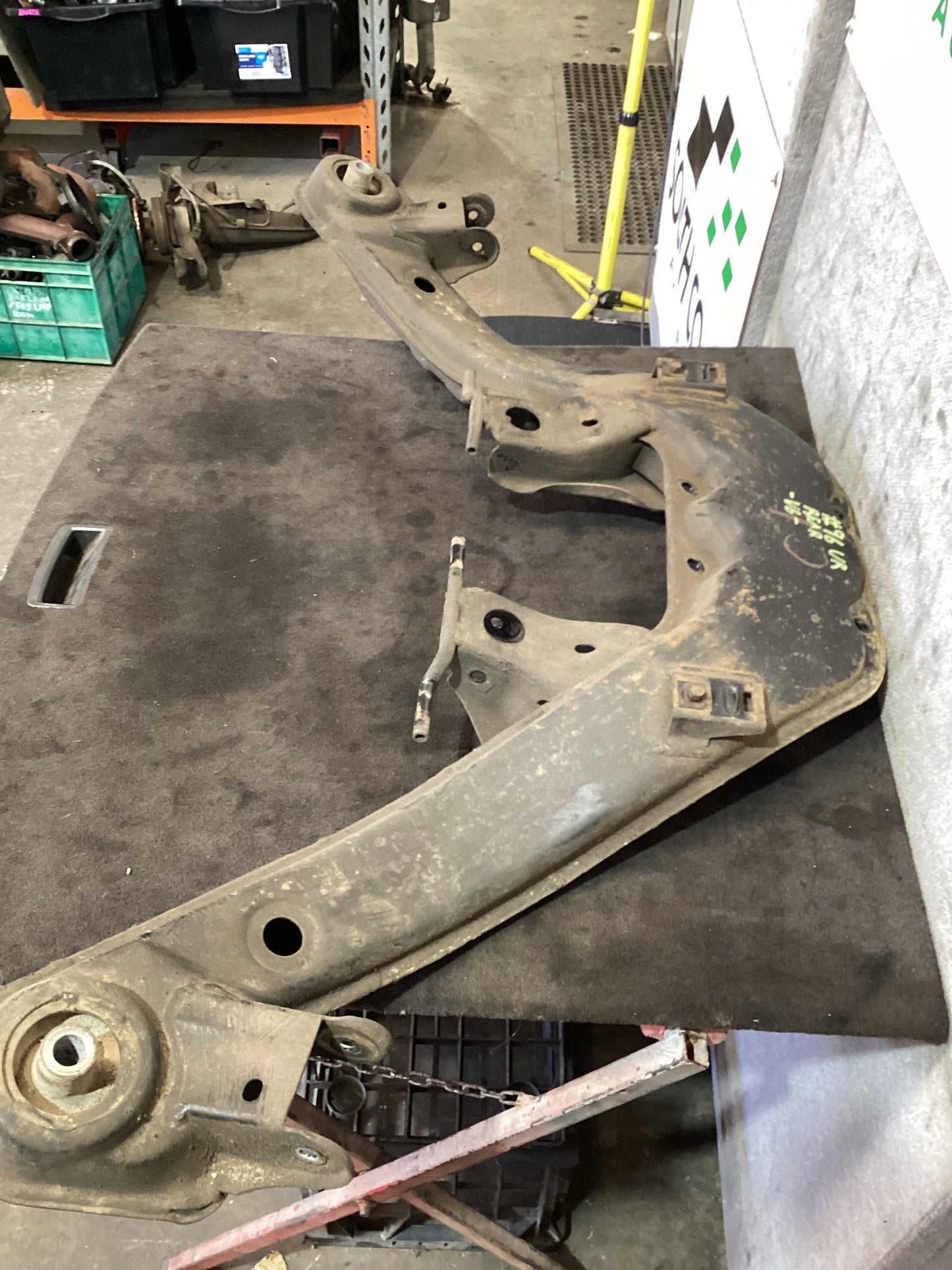 Holden Commodore VR 6H8VRK19HSL781543 Rear Xmember/Cradle