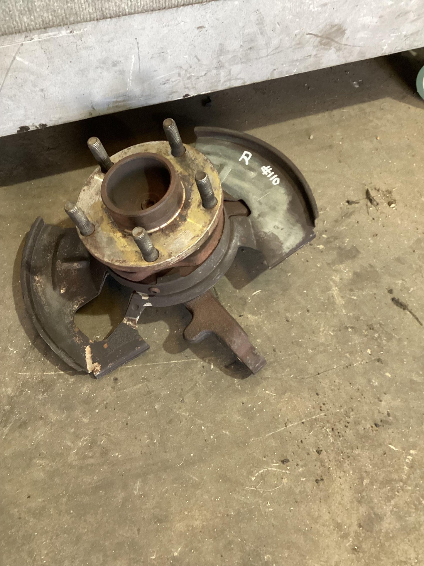 Holden Commodore VR  Left Front Hub Assembly