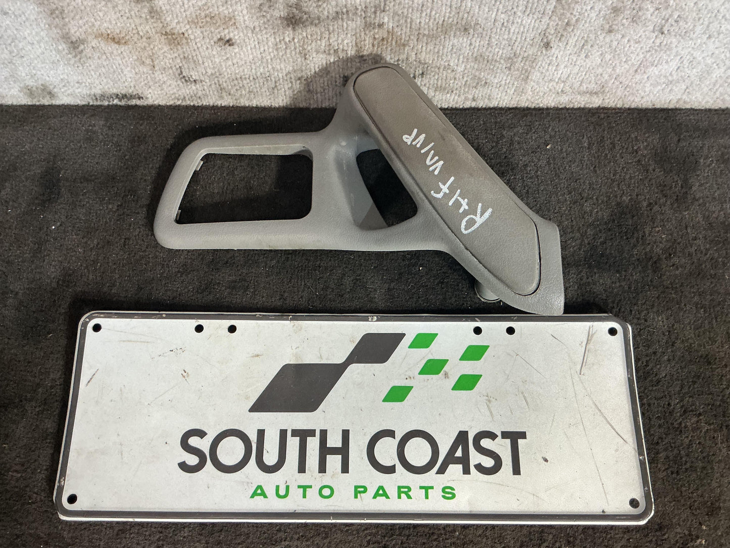 Holden Commodore VR 6H8VRK19HSL781543 Right Front Grab Handle 92028215